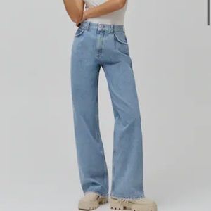 Straight fit high-rise darted jeans
